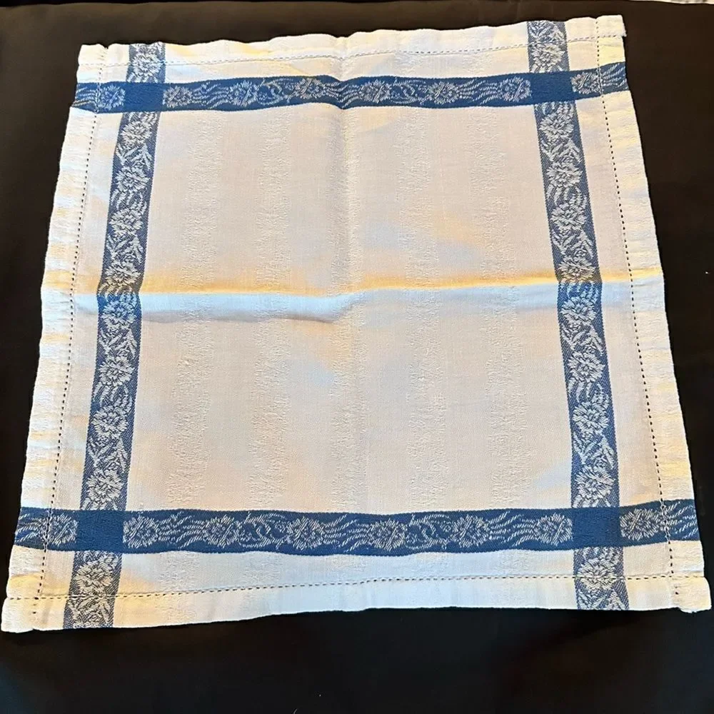 Vintage 60s Blue and White Jacquard Dining Napkins set of 3.